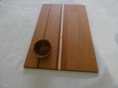 Tabla de aperitivo, madera de Cedro con Pocillo